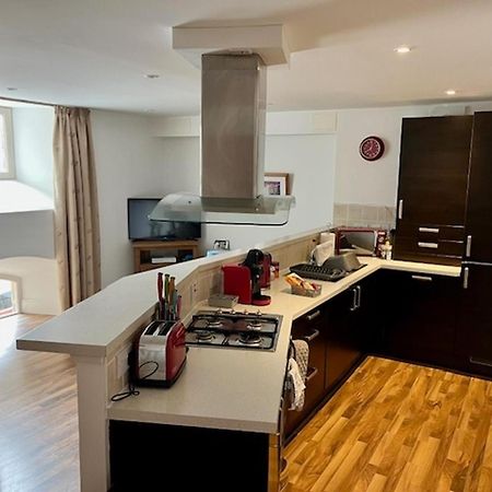 Stunning Spacious Apartment On River Ness Інвернесс Екстер'єр фото