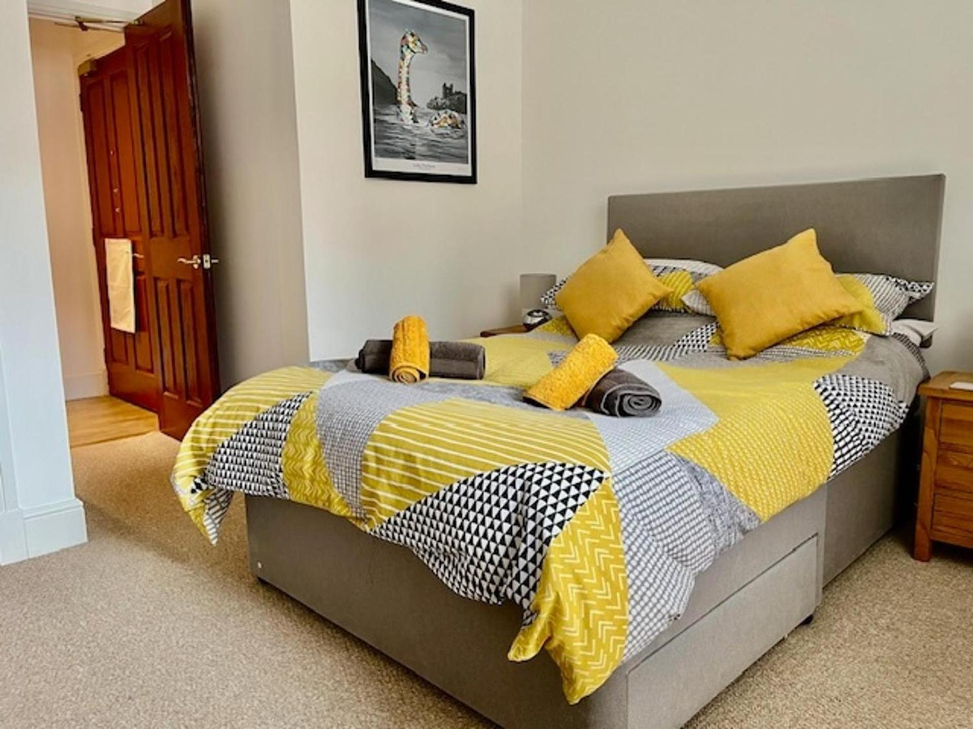 Stunning Spacious Apartment On River Ness Інвернесс Екстер'єр фото